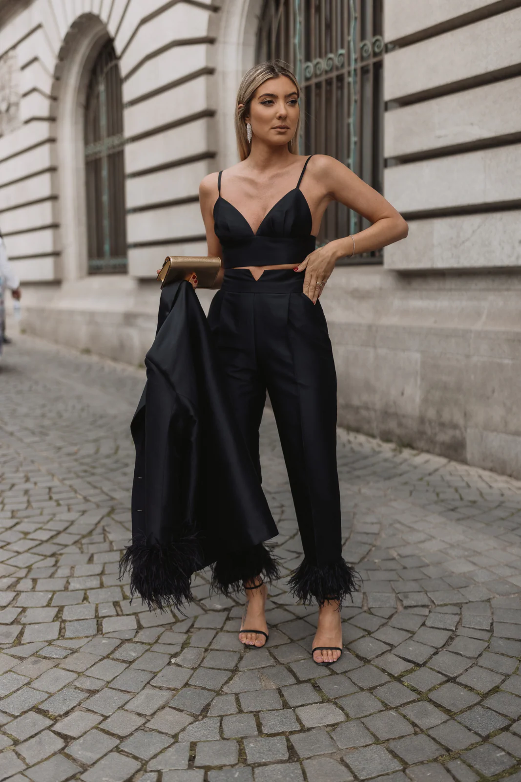 BLAZER OVERSIZED PRETO COM PLUMAS - Image 10