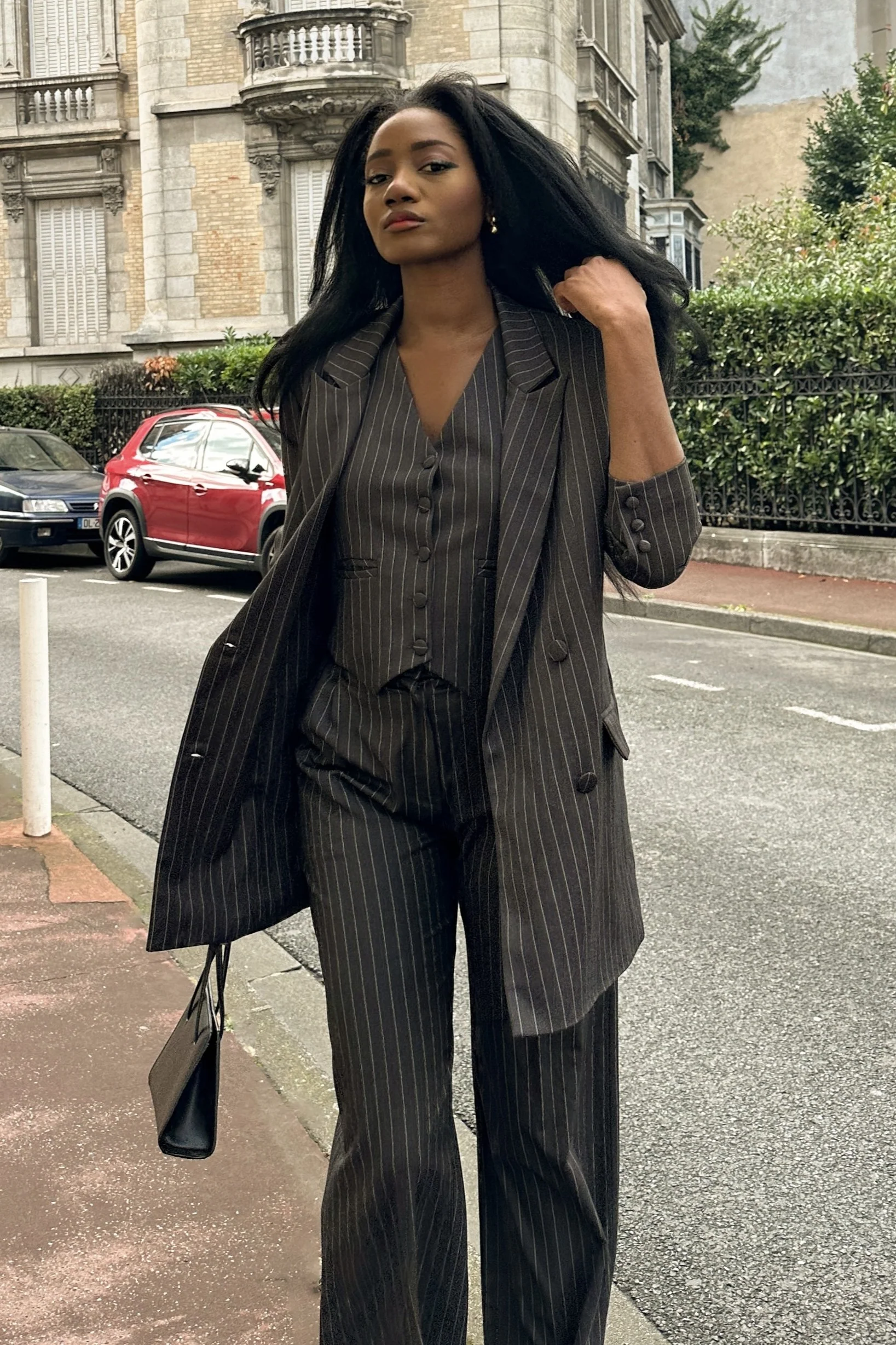 CALÇA CINZA COM RISCAS BRANCAS - Image 5