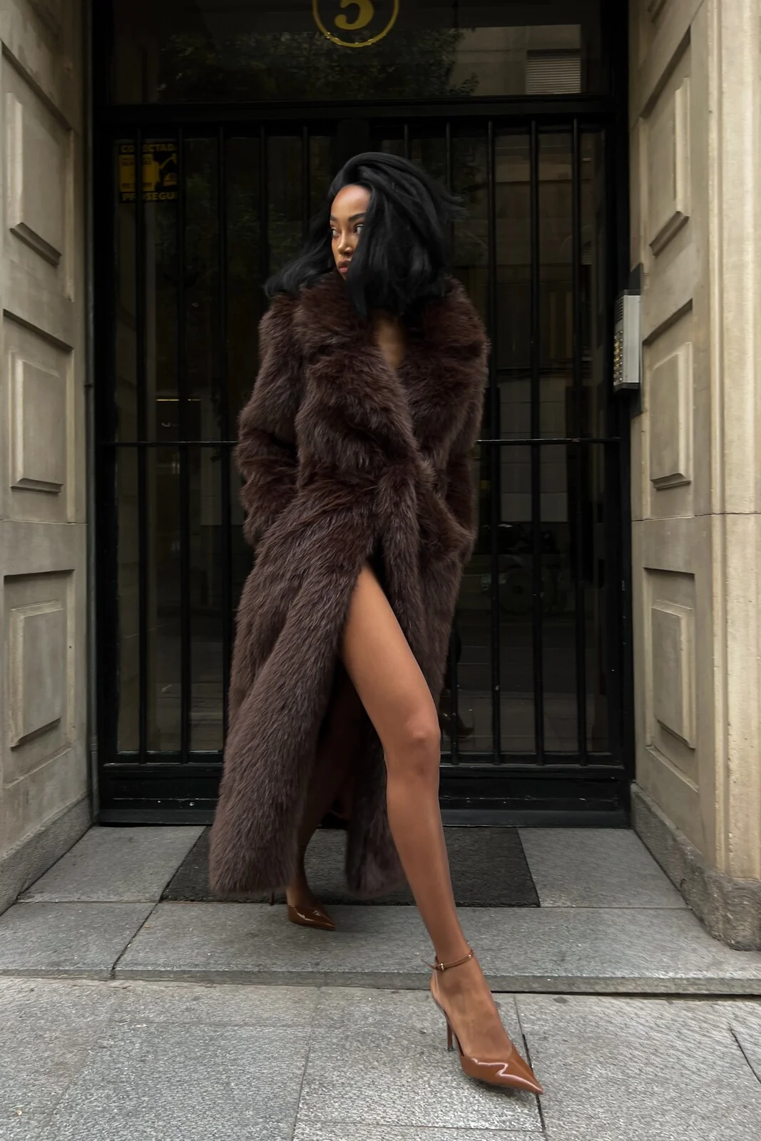 CASACO COMPRIDO DE PELO CASTANHO - Image 9