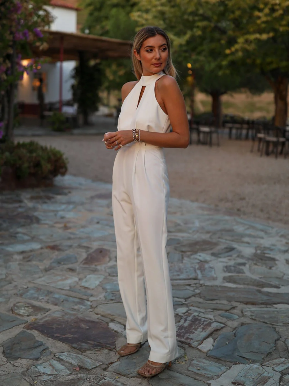 MACACÃO BRANCO COM GOLA - Image 3