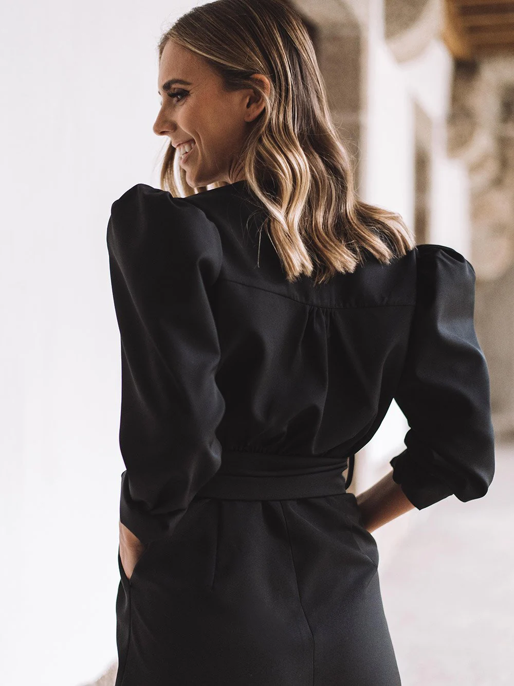 MACACÃO PRETO COM CINTO - Image 3