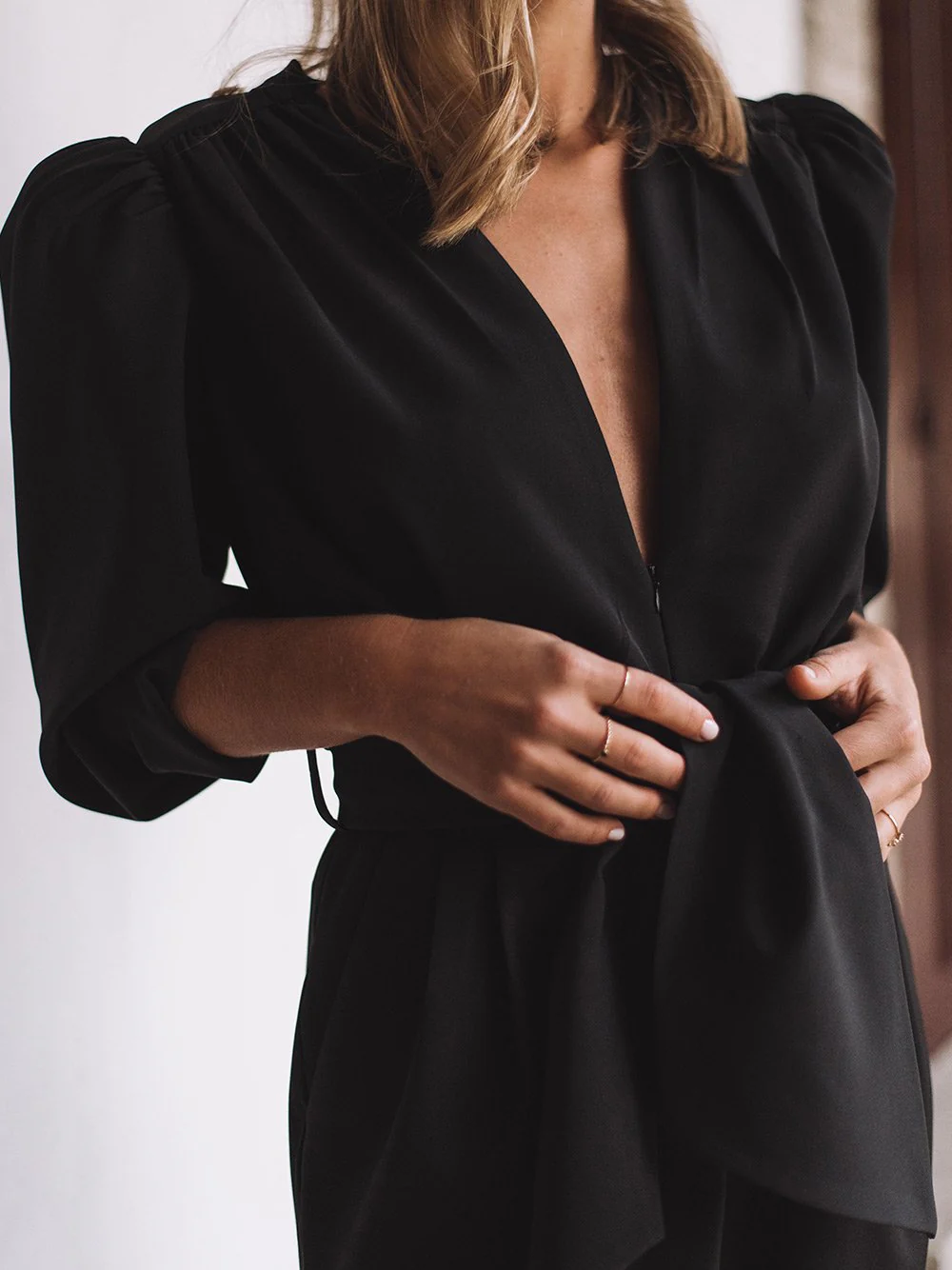 MACACÃO PRETO COM CINTO - Image 4