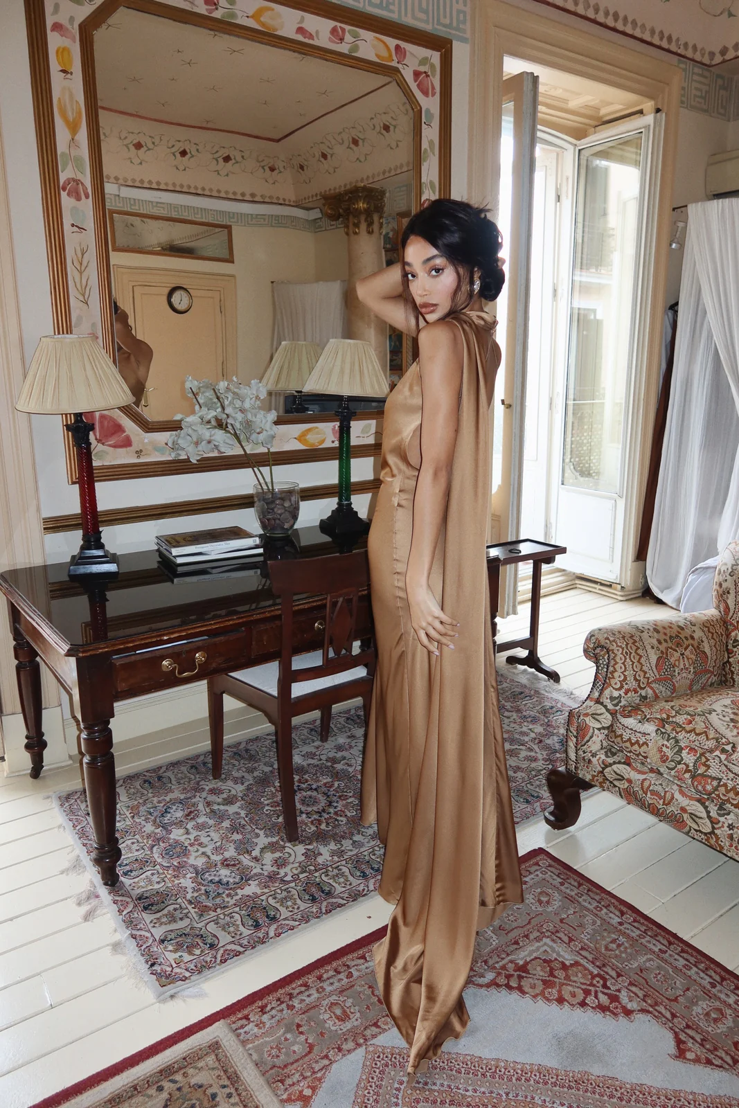 VESTIDO COMPRIDO CAMEL COM CAPA - Image 5