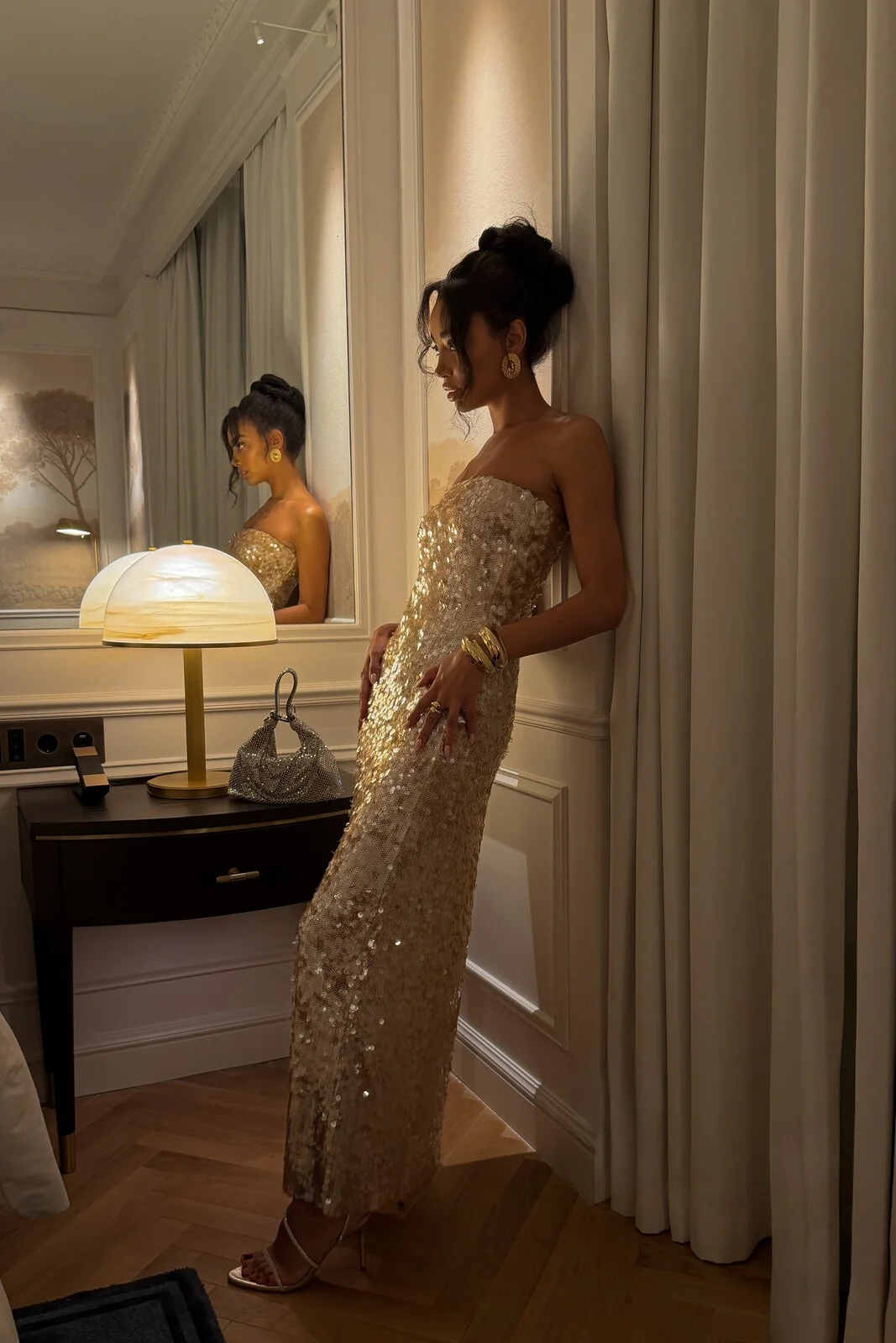 VESTIDO DOURADO DECOTE RETO - Image 3