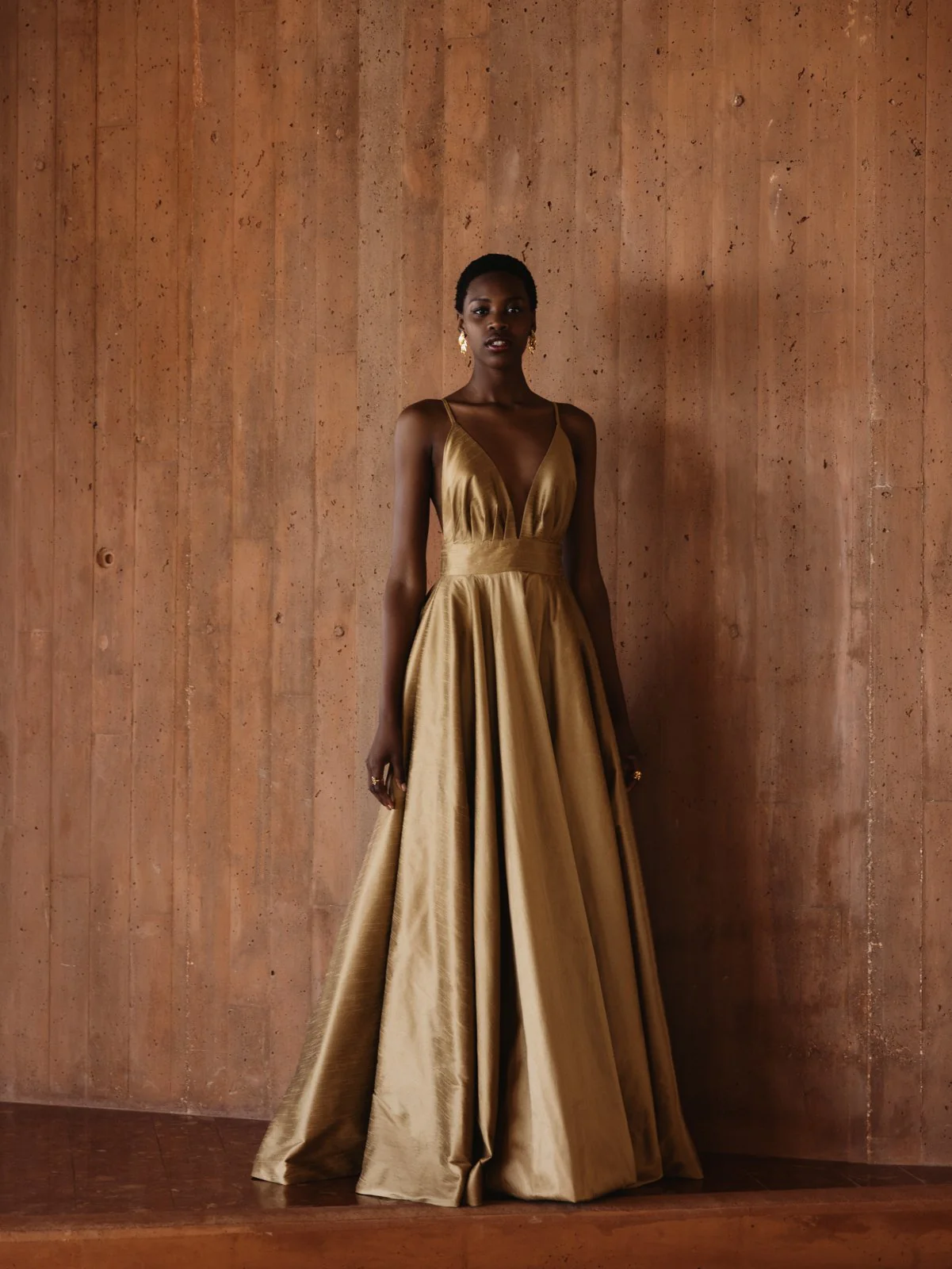 VESTIDO DOURADO PRINCESA - Image 3