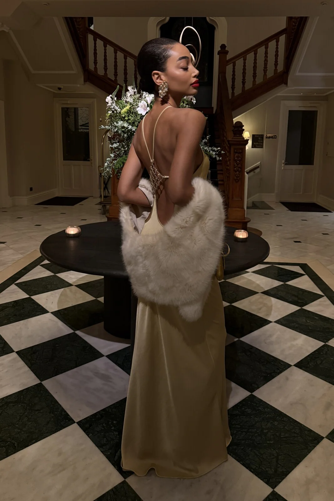 VESTIDO LONGO DOURADO COM APLICAÇÃO COSTAS - Image 10