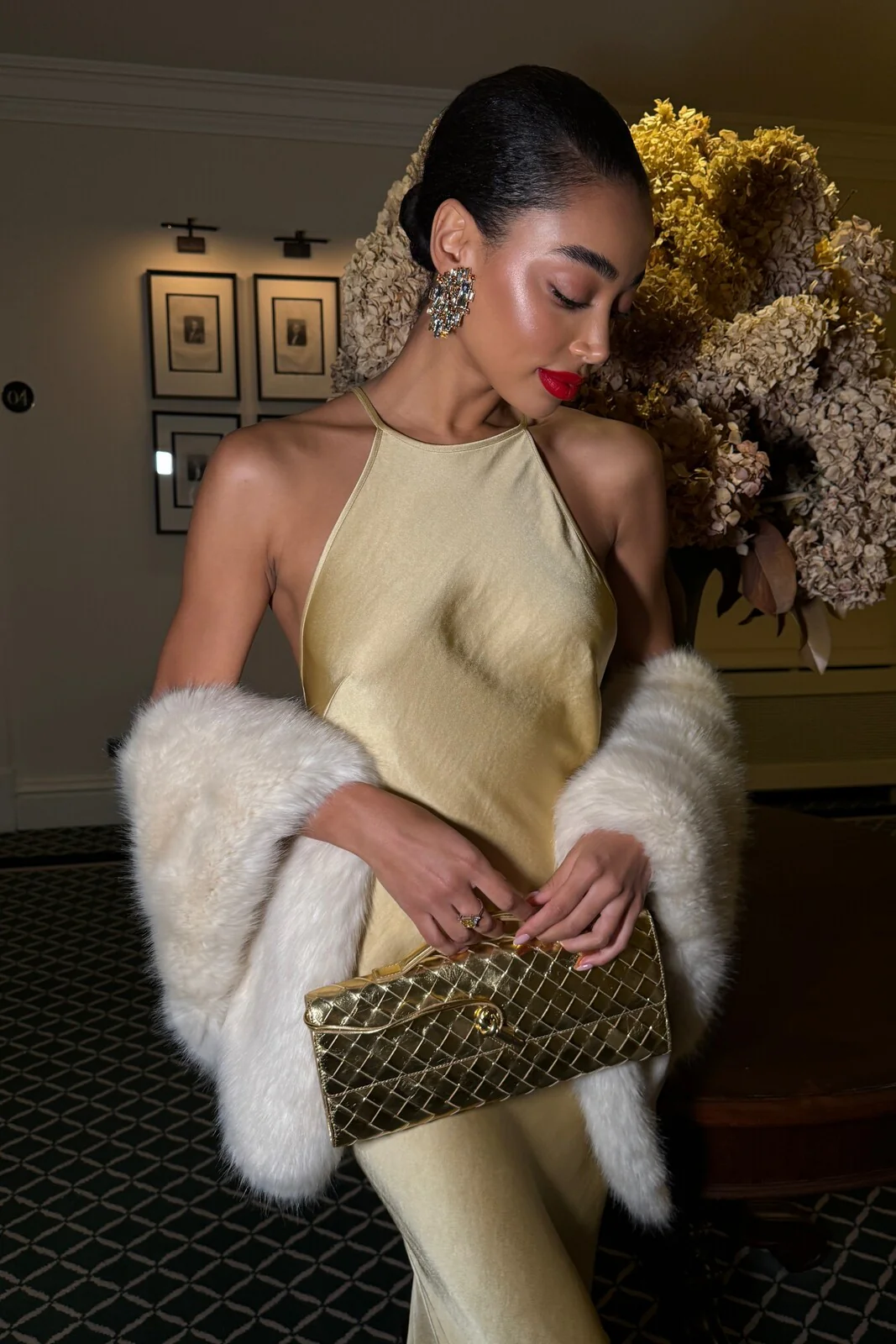 VESTIDO LONGO DOURADO COM APLICAÇÃO COSTAS - Image 12