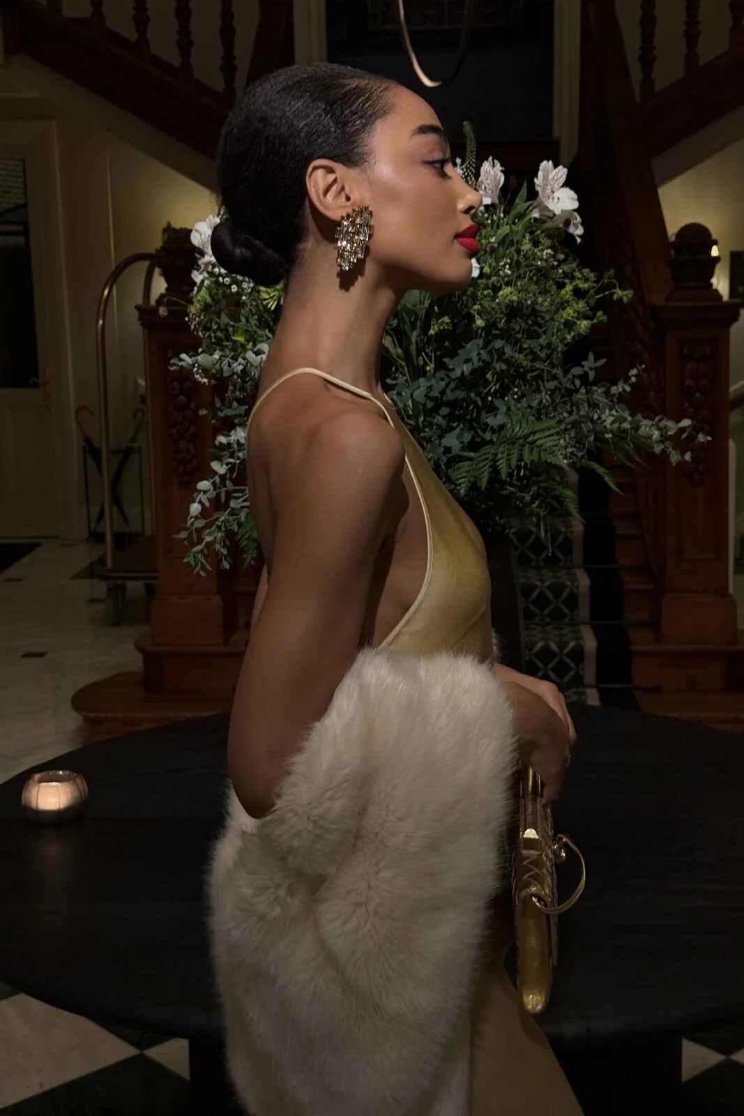 VESTIDO LONGO DOURADO COM APLICAÇÃO COSTAS - Image 14