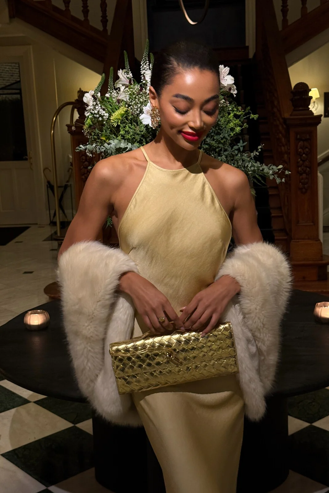 VESTIDO LONGO DOURADO COM APLICAÇÃO COSTAS - Image 7