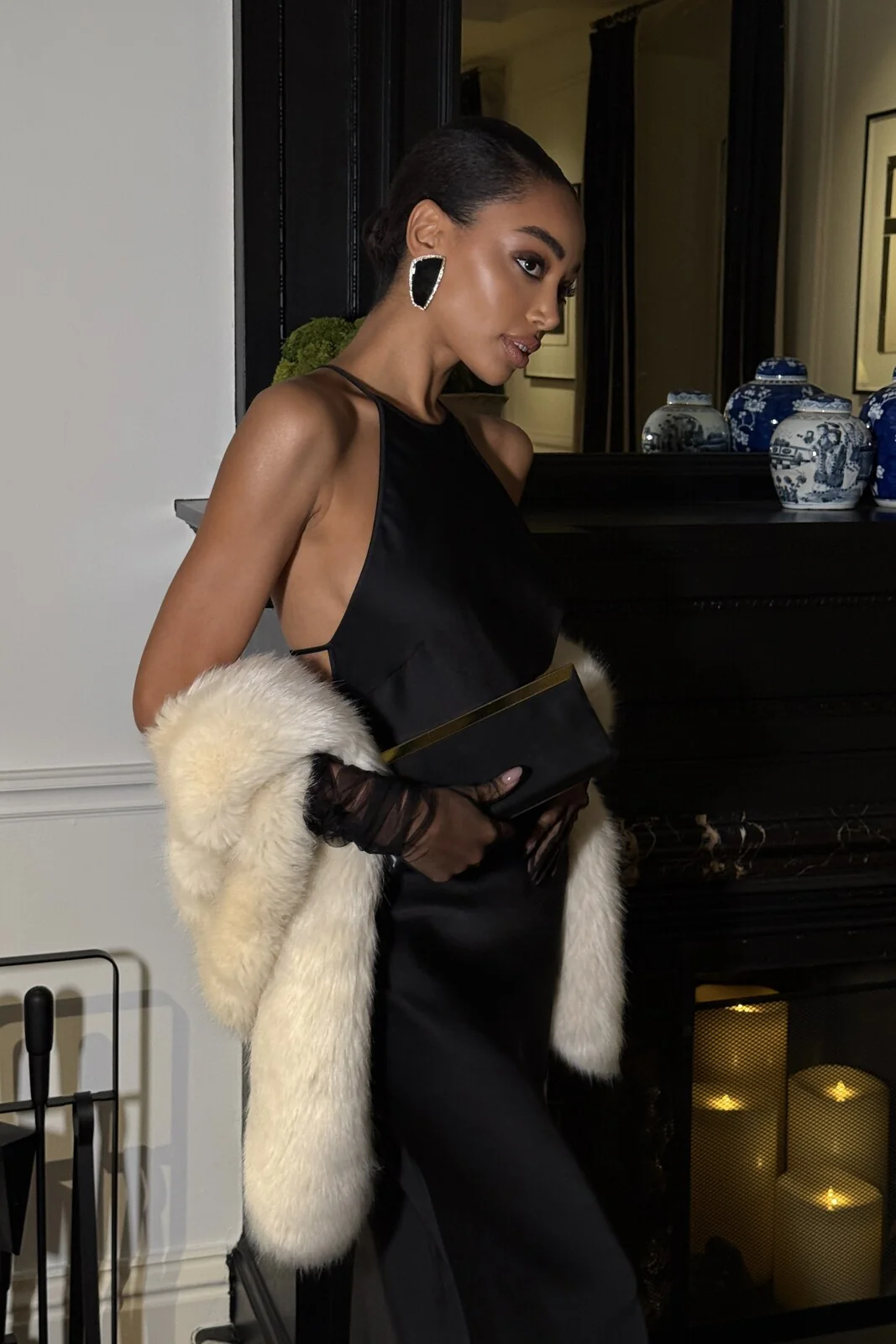 VESTIDO LONGO PRETO COM APLICAÇÃO COSTAS - Image 10