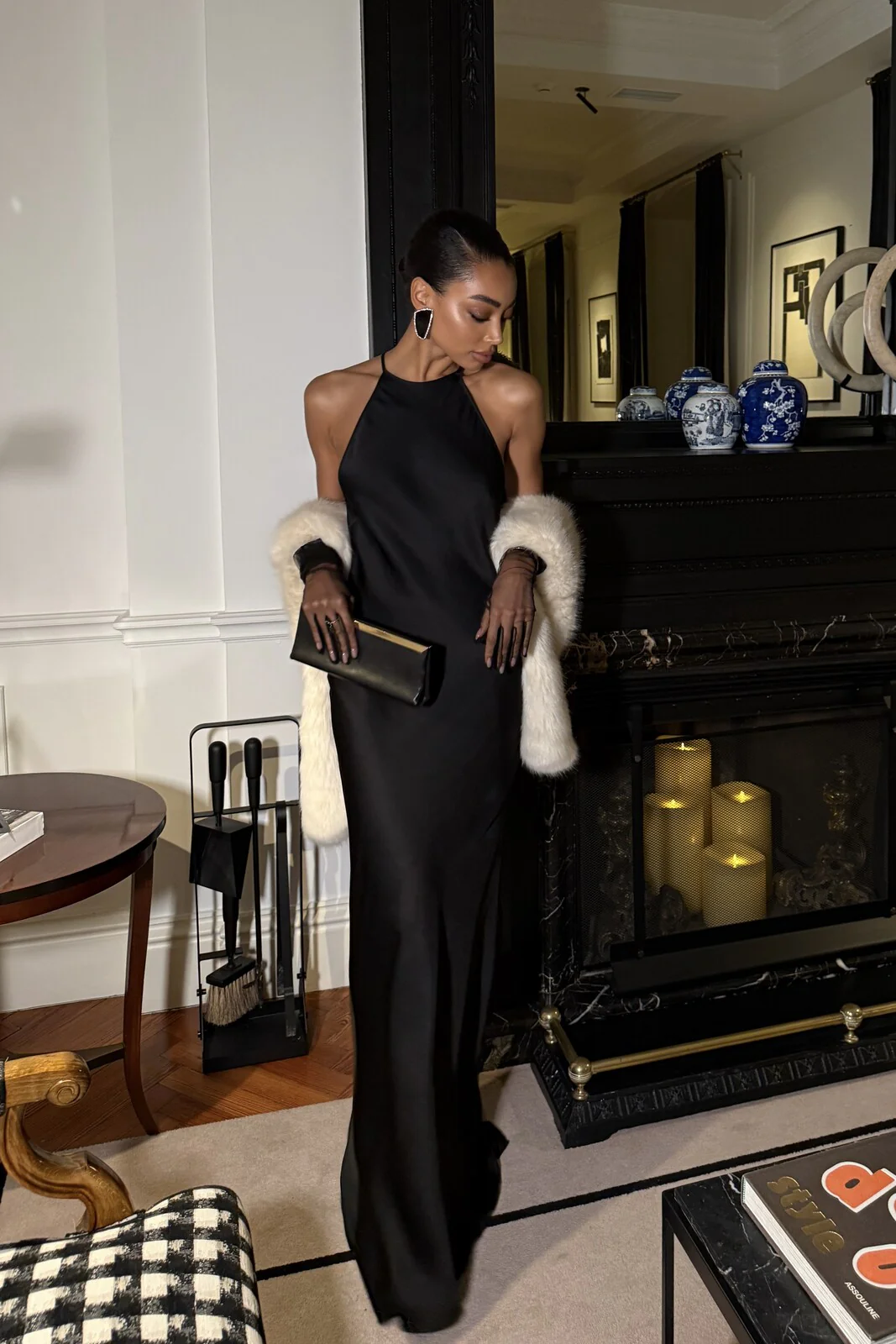 VESTIDO LONGO PRETO COM APLICAÇÃO COSTAS - Image 5