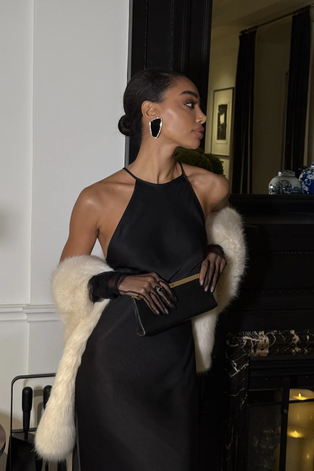 VESTIDO LONGO PRETO COM APLICAÇÃO COSTAS - Image 8