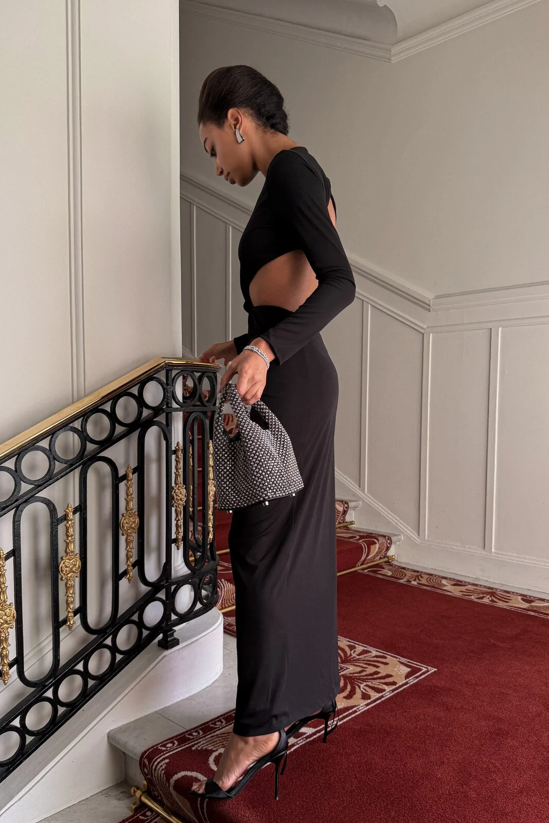 VESTIDO LONGO PRETO COM RECORTE E NÓ FRONTAL - Image 4