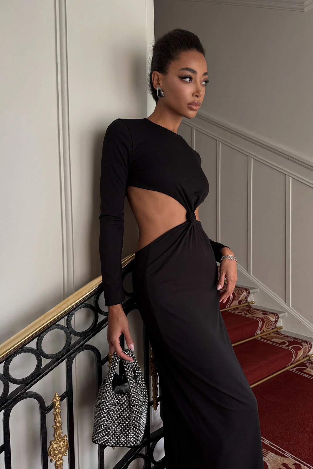 VESTIDO LONGO PRETO COM RECORTE E NÓ FRONTAL - Image 5