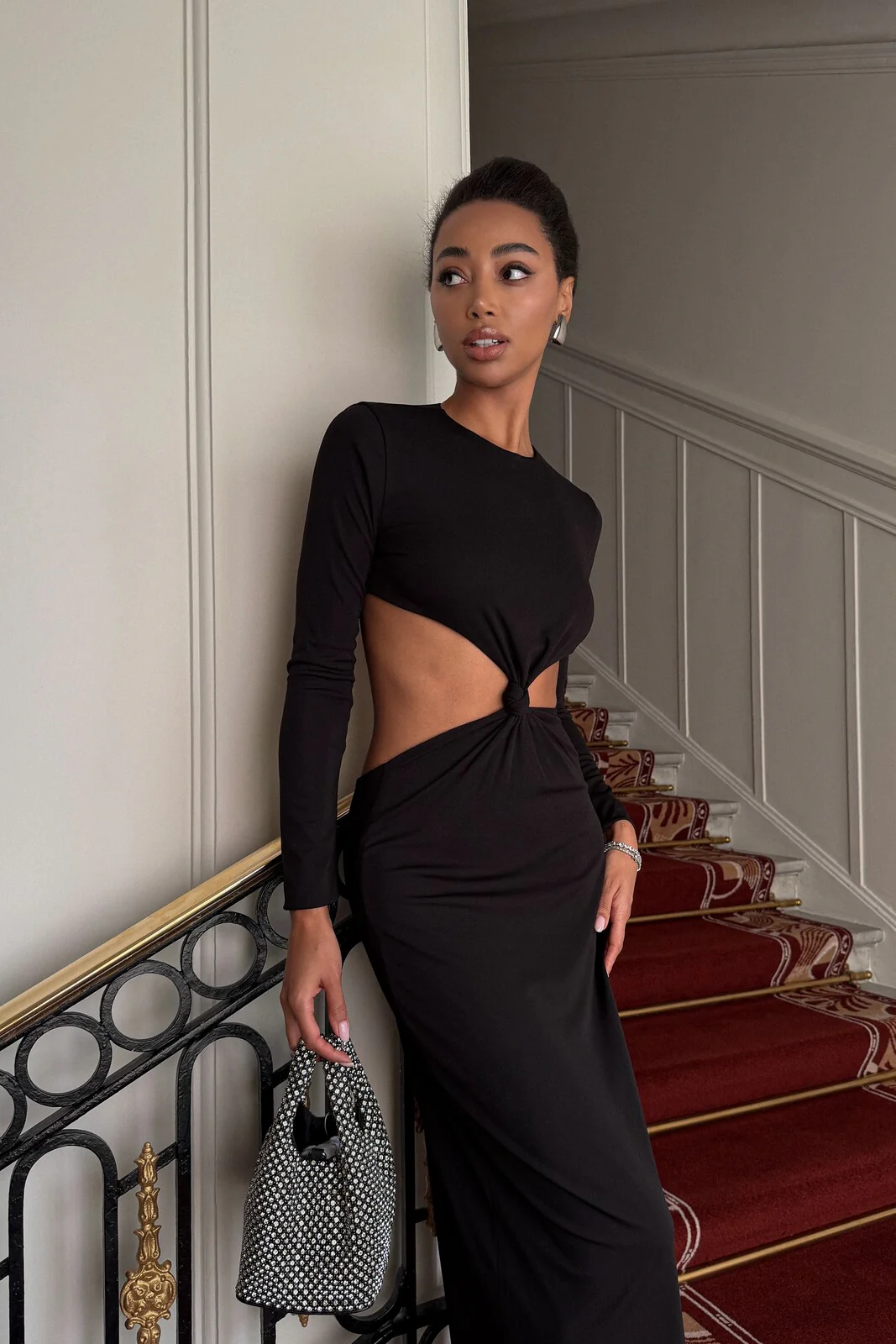 VESTIDO LONGO PRETO COM RECORTE E NÓ FRONTAL - Image 6