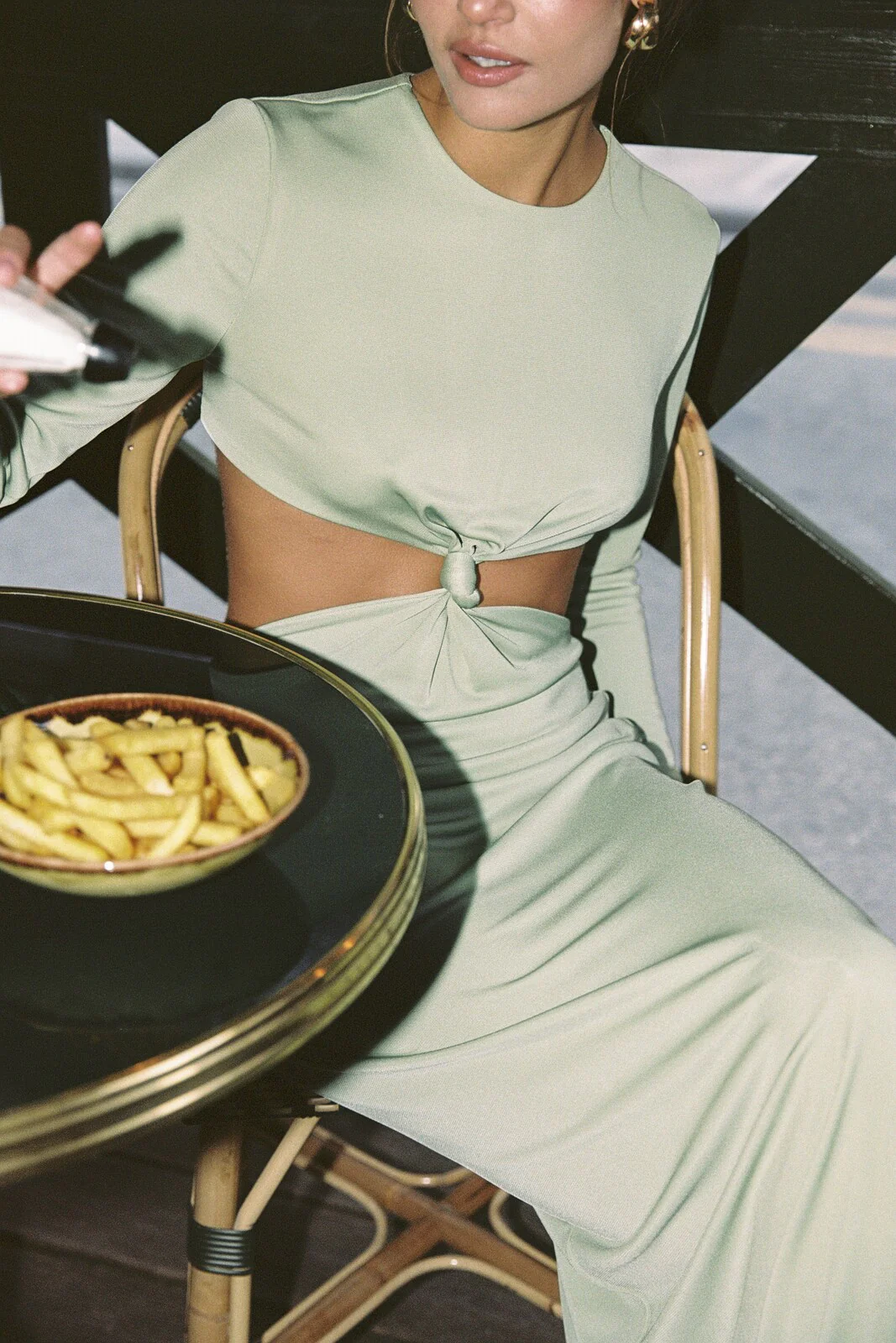 VESTIDO LONGO VERDE COM RECORTE E NÓ FRONTAL - Image 6