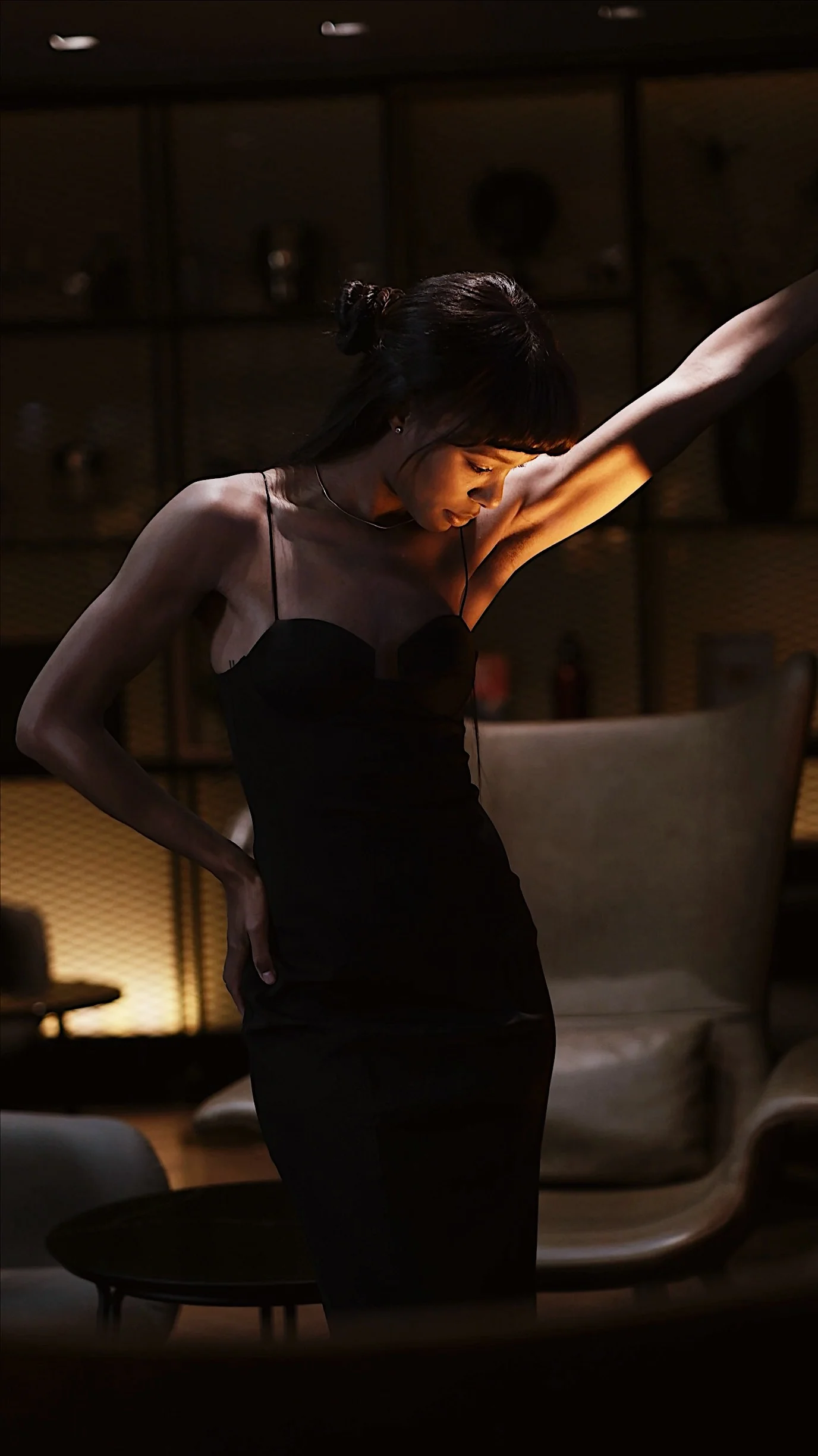 VESTIDO MIDI PRETO JUSTO COM ALÇA FINA - Image 3