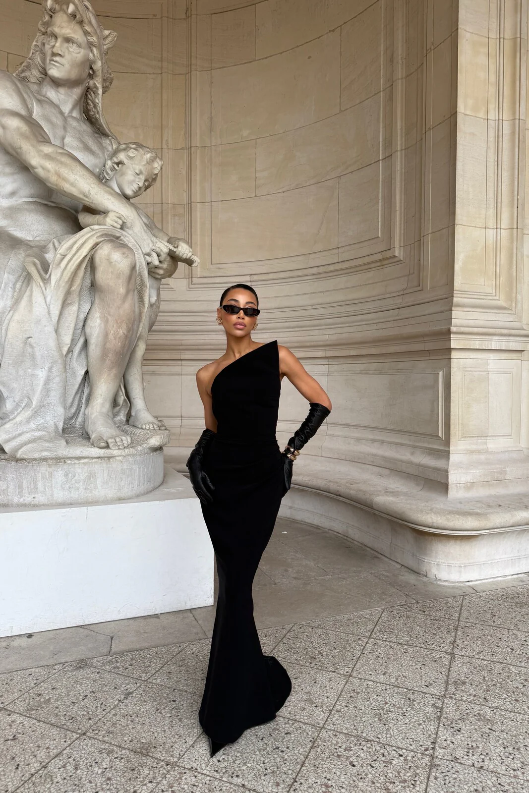 VESTIDO PRETO ASSIMÉTRICO - Image 3