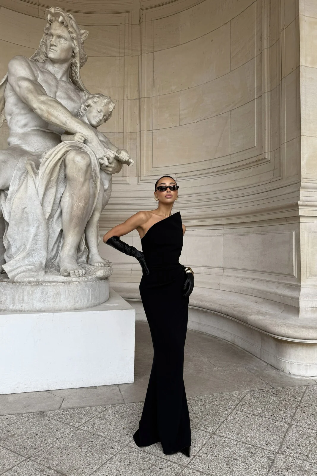 VESTIDO PRETO ASSIMÉTRICO - Image 4