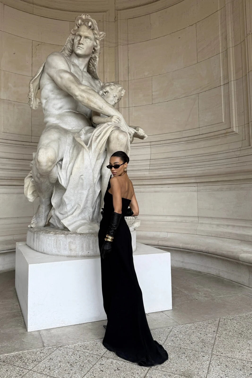 VESTIDO PRETO ASSIMÉTRICO - Image 8