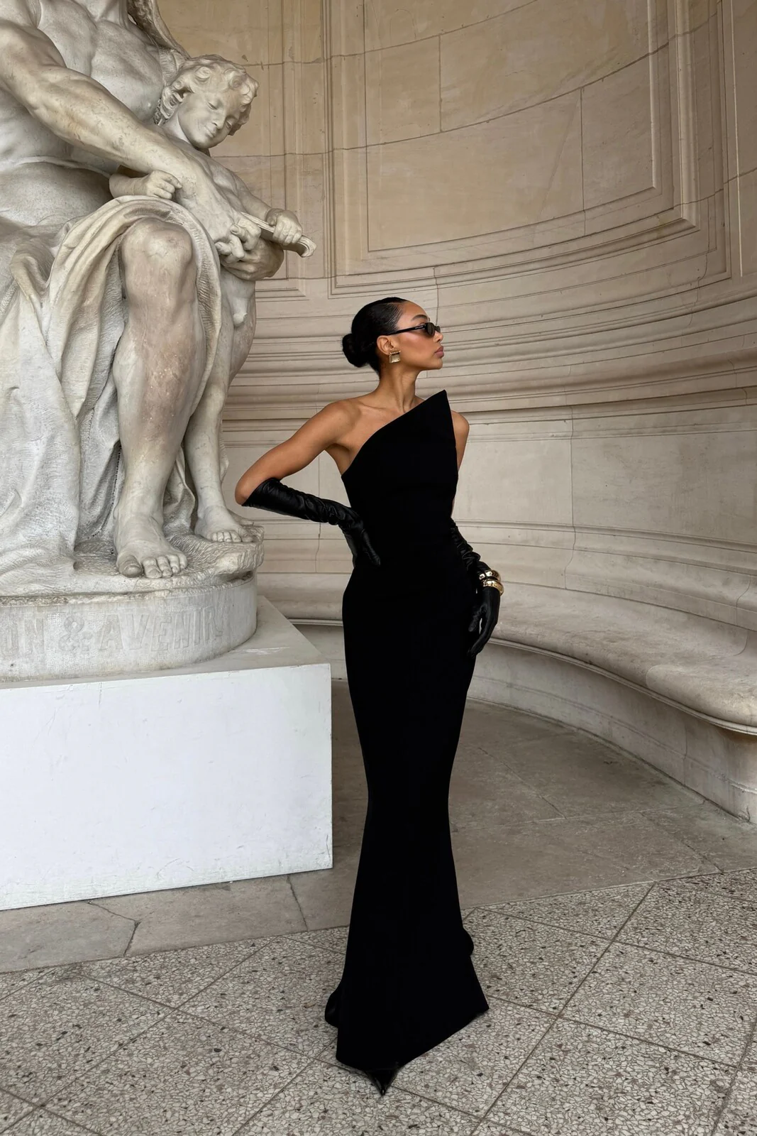 VESTIDO PRETO ASSIMÉTRICO - Image 9