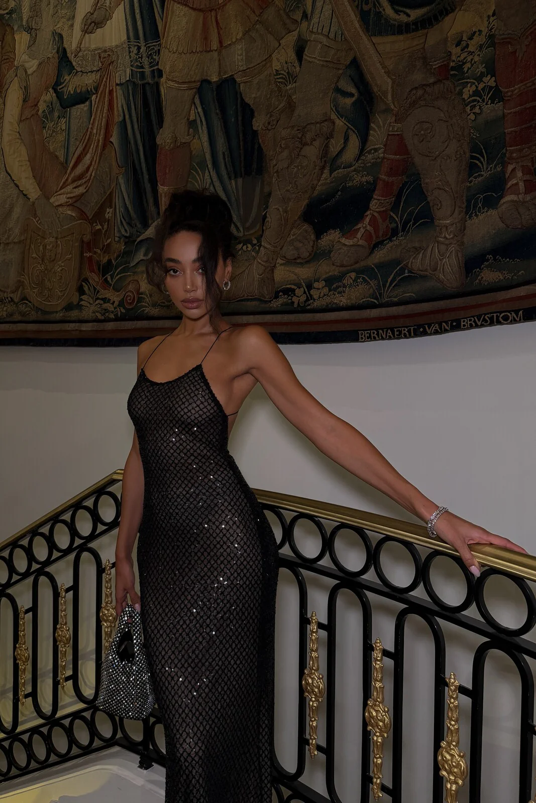 VESTIDO PRETO JUSTO DE LANTEJOULAS ALÇAS FINAS - Image 5